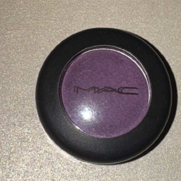 MAC Very Violet Eyeshadow - Picture 3 of 4